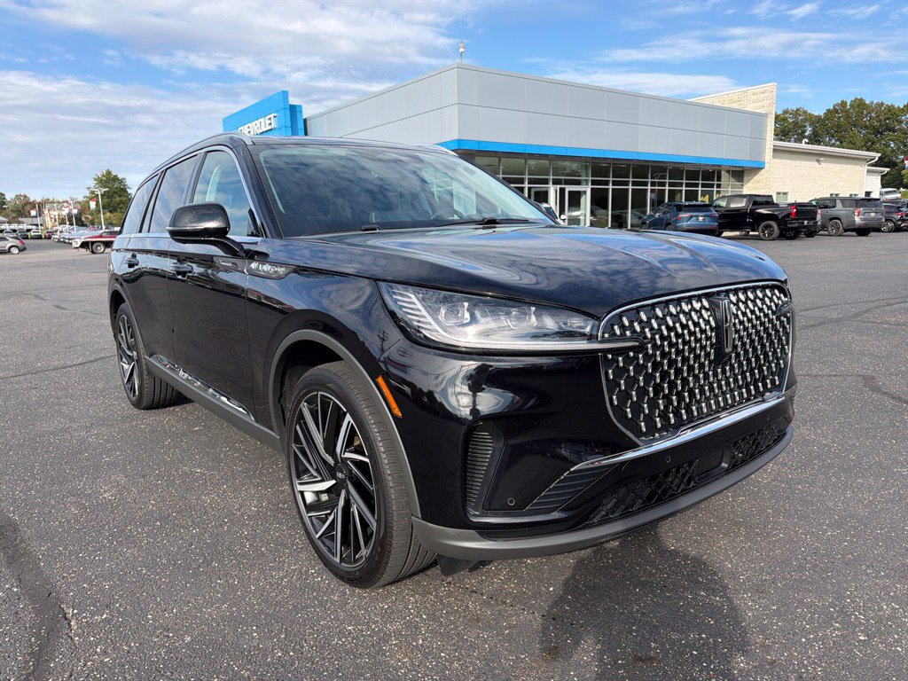 Used 2026 Lincoln Aviator Reserve AWD/4WD image 2