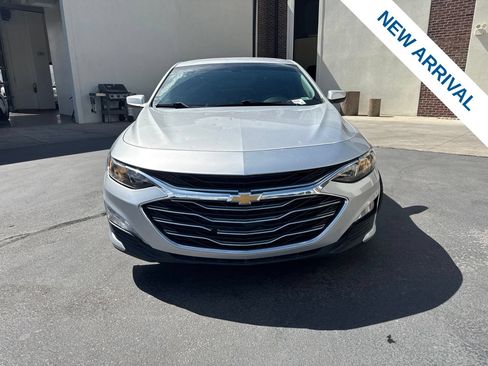 Used 2022 Chevrolet Malibu LT FWD image 2