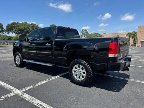 Used 2011 GMC Sierra 2500 Denali w/ Suspension Package, Off-Road AWD/4WD image 8