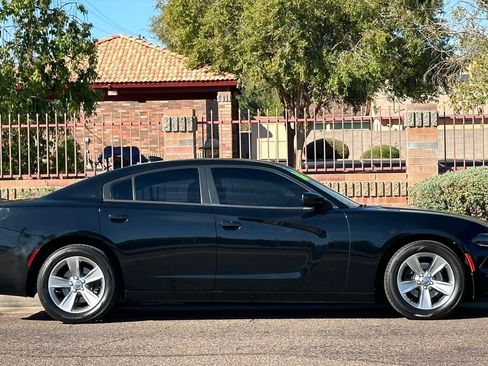 Used 2016 Dodge Charger SXT image 9