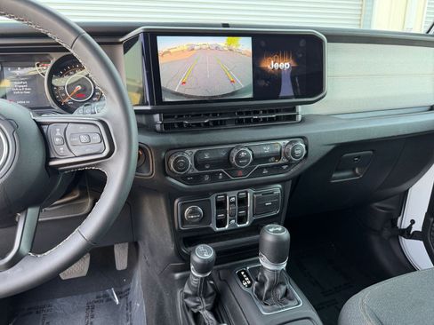 Used 2025 Jeep Wrangler Sport S image 17