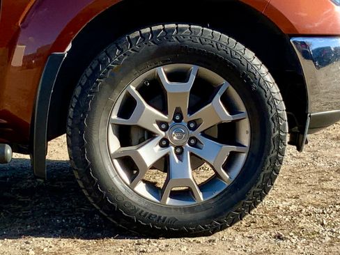 Used 2018 Nissan Frontier SL image 19