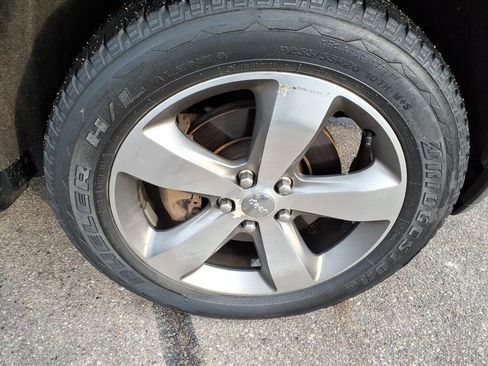 Used 2015 Jeep Grand Cherokee Overland w/ Advanced Technology Group image 19