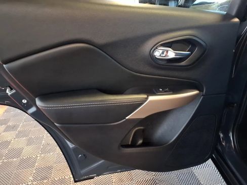 Used 2018 Jeep Cherokee Limited w/ Trailer Tow Group image 16