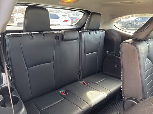 Used 2020 Toyota Highlander XLE image 25