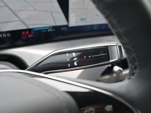 New 2026 Cadillac Vistiq Premium Luxury w/ LPO, Floor Liner Package image 13