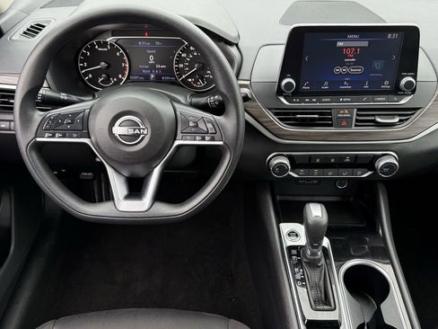 Used 2024 Nissan Altima 2.5 SV image 12