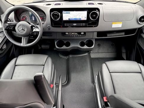 Used 2025 Mercedes-Benz Sprinter 2500 image 29
