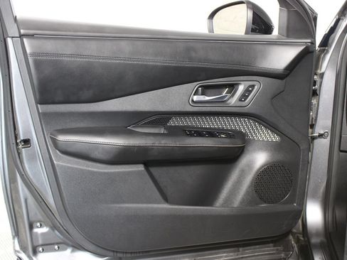 Used 2023 Nissan Ariya FWD image 7