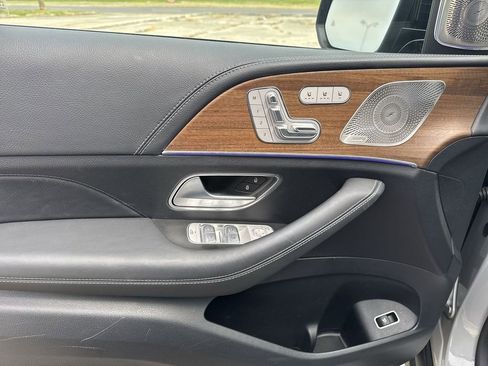 Used 2024 Mercedes-Benz GLS 580 4MATIC image 15