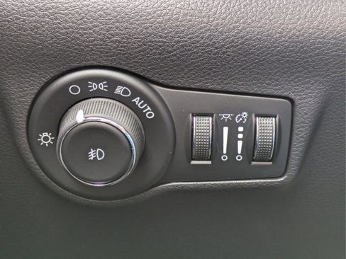 New 2026 Jeep Compass Latitude w/ Sun and Sound Group image 28