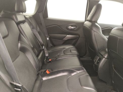 Used 2019 Jeep Cherokee Limited FWD image 19
