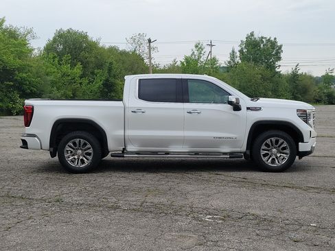 Used 2023 GMC Sierra 1500 Denali w/ Technology Package AWD/4WD image 4