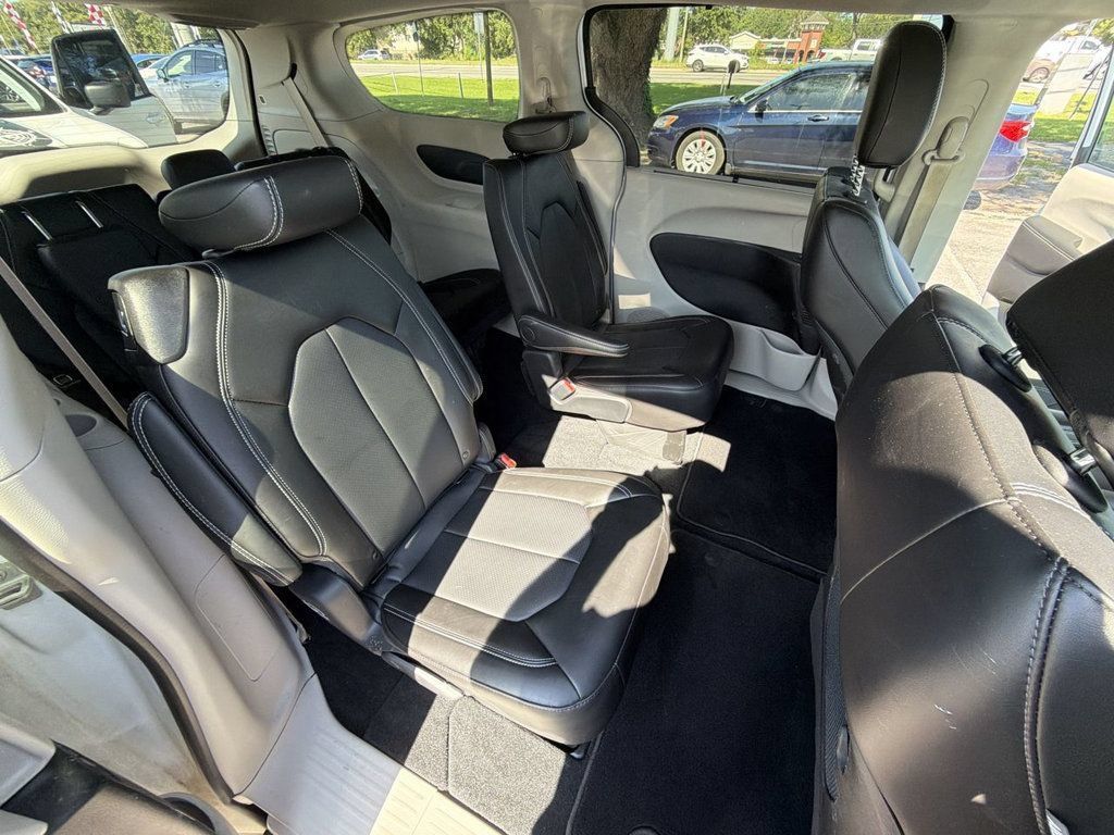 Used 2024 Chrysler Pacifica Touring-L FWD image 21