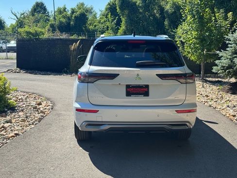 New 2025 Mitsubishi Outlander SEL image 4