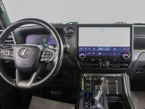 Used 2024 Lexus GX 550 w/ Accessory Package (31) AWD/4WD image 18
