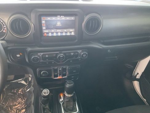 Used 2023 Jeep Gladiator Willys image 12