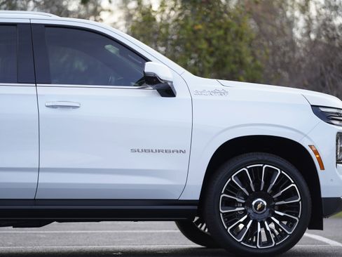 New 2026 Chevrolet Suburban High Country image 6