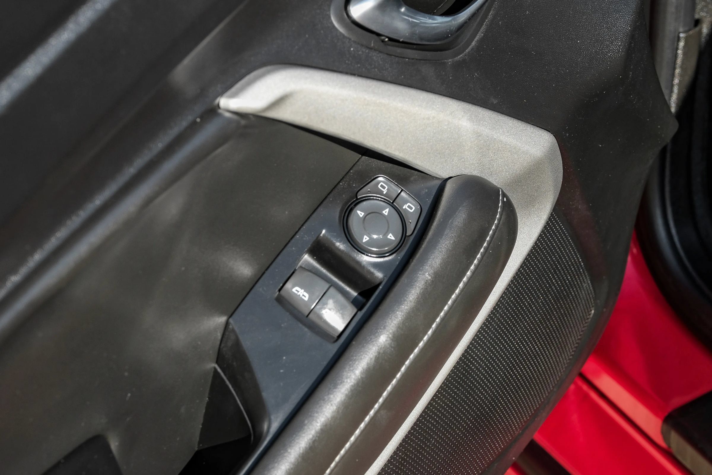 Used 2020 Chevrolet Camaro LT RWD image 39
