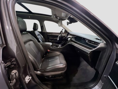 Used 2022 Jeep Grand Cherokee L Limited image 19