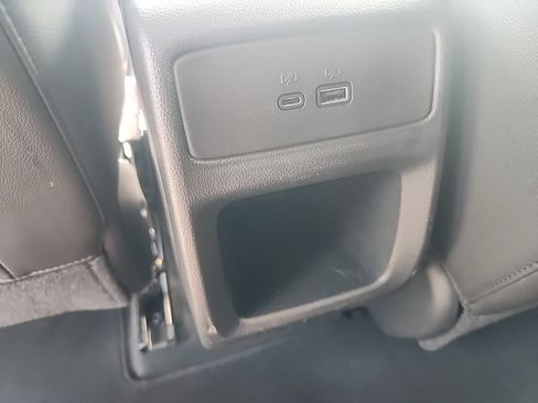 Used 2025 Chevrolet Trax LT w/ LT Convenience Package FWD image 17