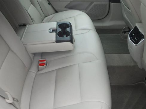 Used 2013 Cadillac XTS Base image 31