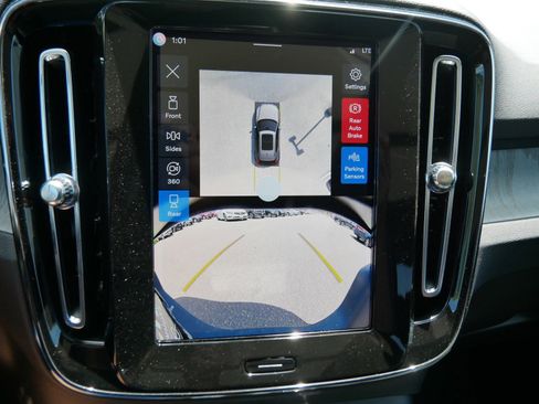 New 2026 Volvo XC40 B5 Plus w/ Protection Package Premier image 10