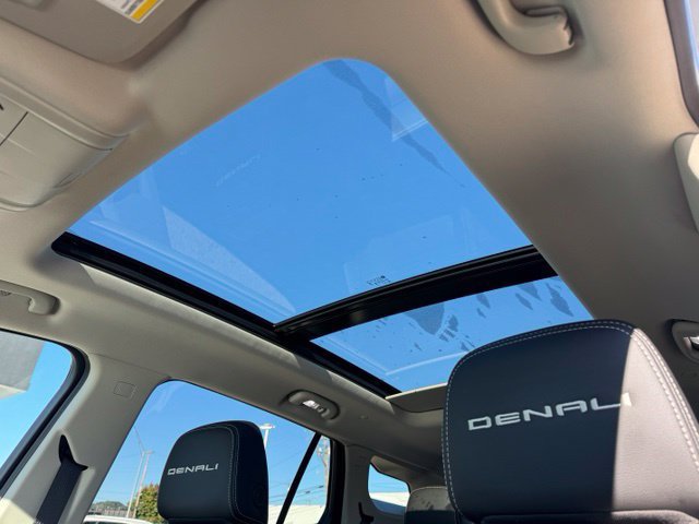 Used 2024 GMC Terrain Denali AWD/4WD image 13