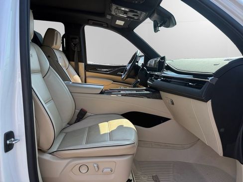 Used 2021 Cadillac Escalade ESV Premium Luxury image 15