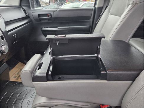 Used 2015 Toyota Tundra SR image 16