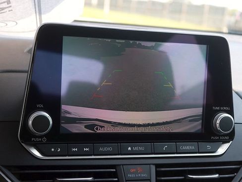 Used 2025 Nissan Altima 2.5 SV FWD image 25