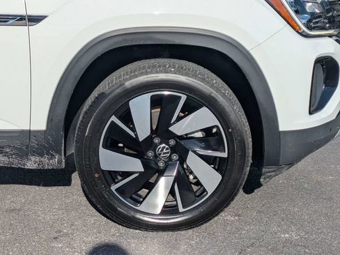 Used 2024 Volkswagen Atlas Cross Sport SE FWD image 9