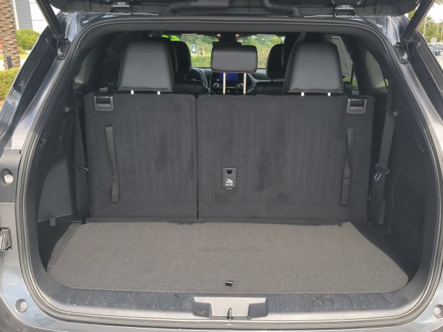 Used 2023 Toyota Highlander XSE FWD image 12