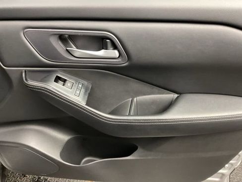 Used 2024 Nissan Rogue SV image 25