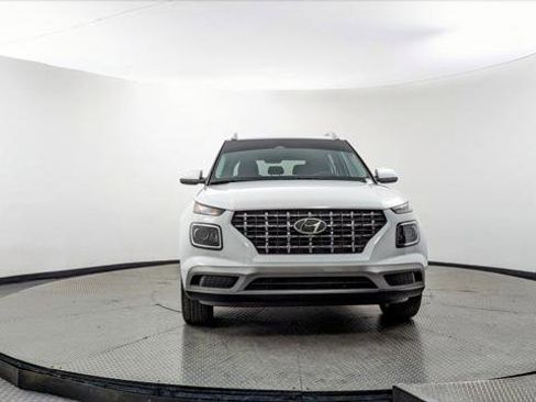 Used 2024 Hyundai Venue SEL image 12