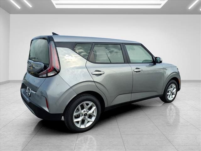 Used 2024 Kia Soul LX w/ Option Group 015 FWD image 21