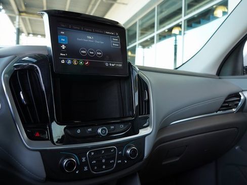 Used 2020 Chevrolet Traverse LT w/ LT Premium Package image 21