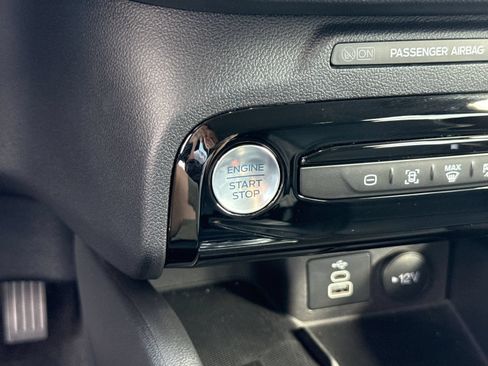 Certified 2025 Ford Escape Platinum FWD image 33