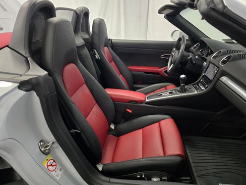Certified 2025 Porsche 718 Boxster S RWD image 21