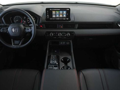 Used 2025 Honda Pilot TrailSport image 10