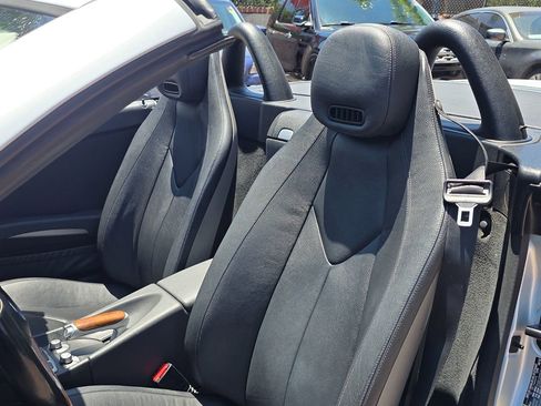 Used 2011 Mercedes-Benz SLK 350 image 18