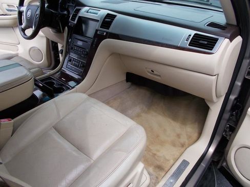 Used 2007 Cadillac Escalade AWD w/ Information Package image 22