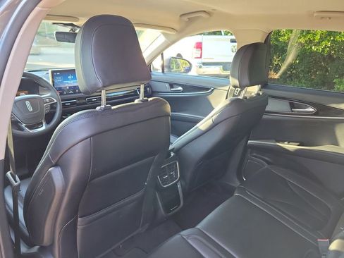 Used 2023 Lincoln Nautilus FWD image 12