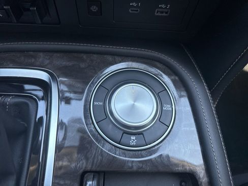 Certified 2023 Nissan Armada Platinum w/ Captain's Chairs Package image 29