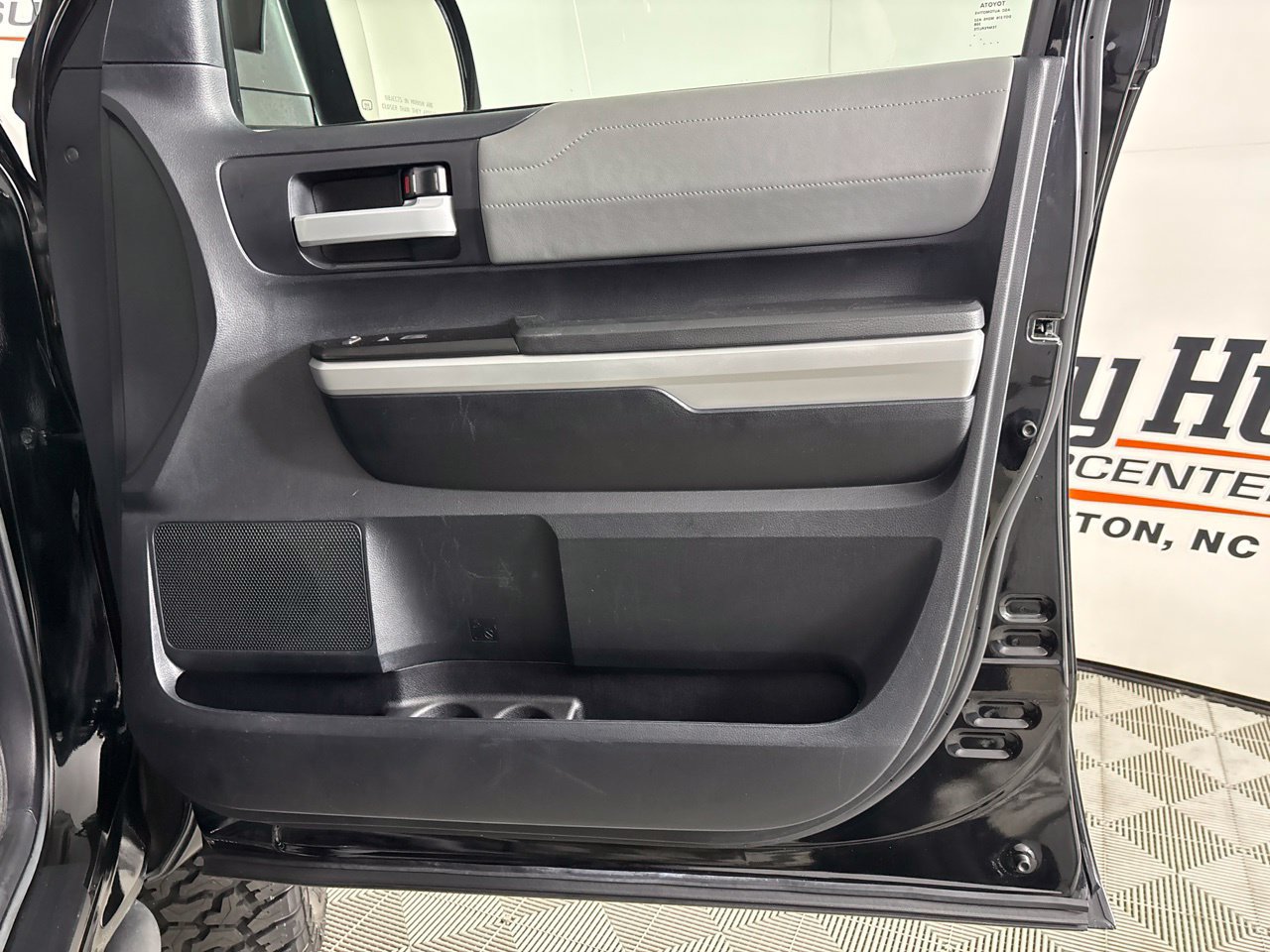 Used 2018 Toyota Tundra Limited AWD/4WD image 25