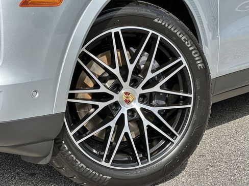 Certified 2026 Porsche Cayenne AWD/4WD image 6