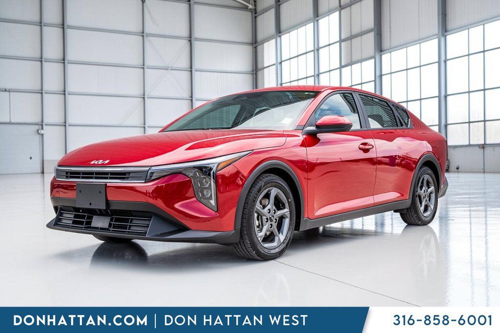 Used 2025 Kia K4 FWD image 1