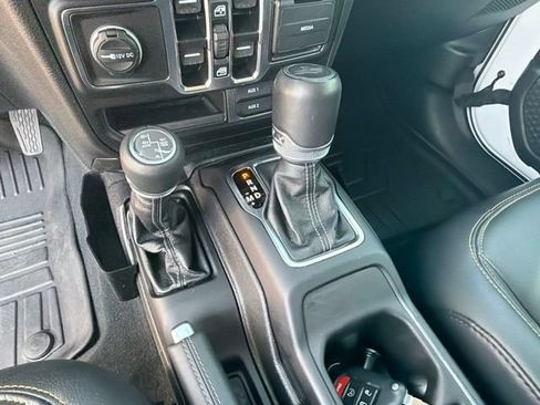 Used 2024 Jeep Wrangler Unlimited Sahara w/ Technology Group AWD/4WD image 30