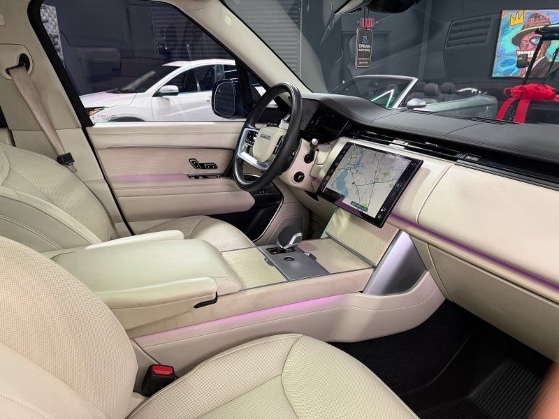 Used 2024 Land Rover Range Rover SE AWD/4WD image 17