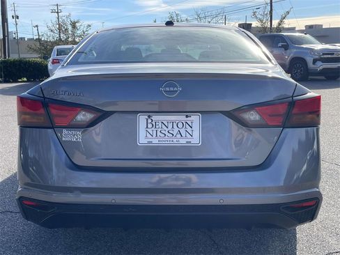 Used 2024 Nissan Altima 2.5 SV image 4